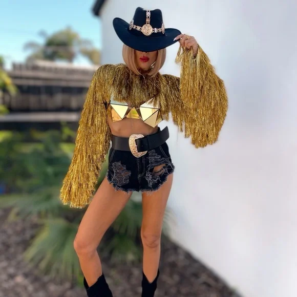 Gold fringe western jacket, Coachella stagecoach outfit, Beyoncé cowboy carter - Picture 10 of 10